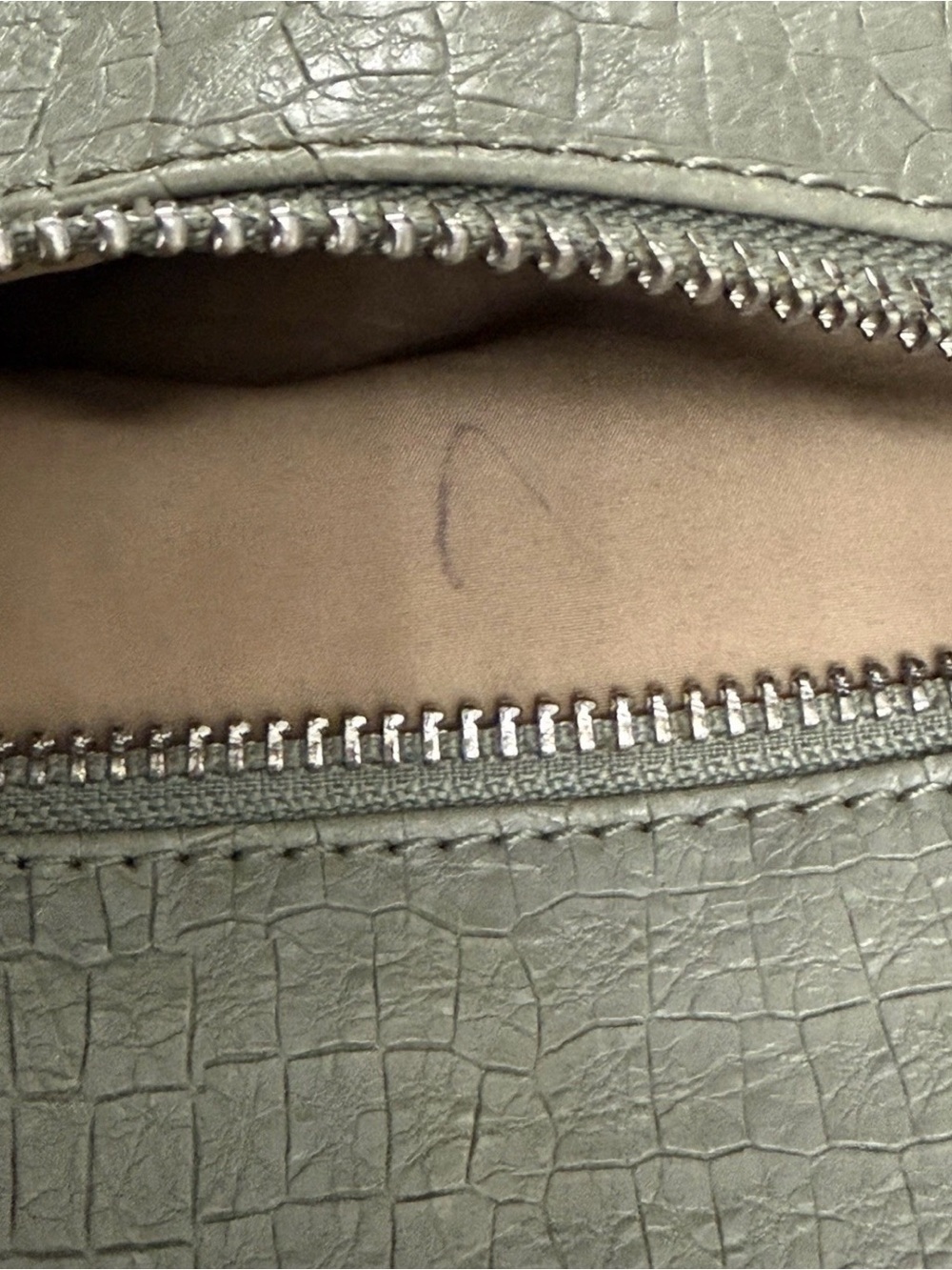 Nine West Shoulder Bag Faux Leather Gray EUC Tassel Hang Charm Croc Embossed - Picture 11 of 16